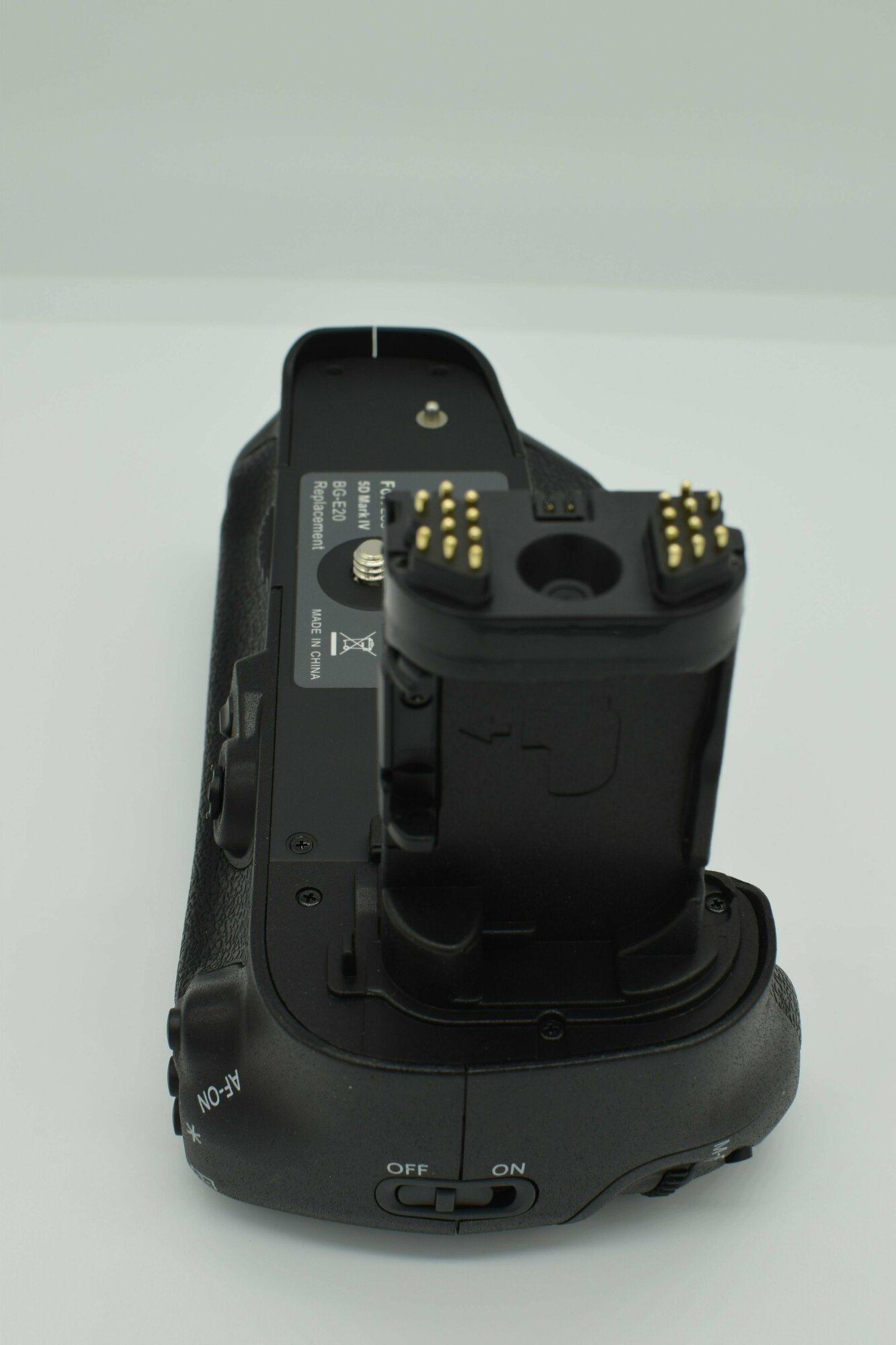 Батарейная ручка BG-E20 для камеры Canon 5D Mark IV
