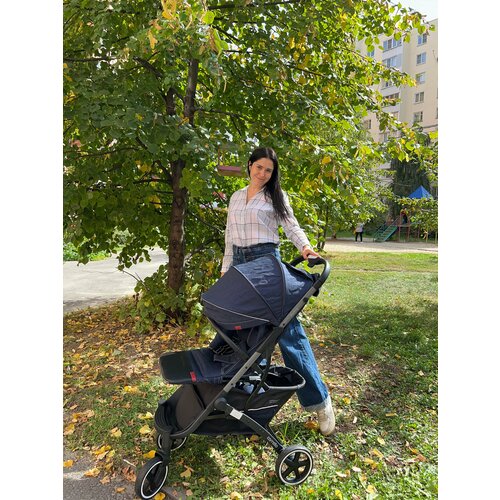 Прогулочная легкая коляска 8 кг Carrelo Astra складывается чемоданчиком