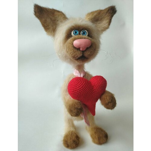 Амигуруми Влюблённый кот - вязаная игрушка крючком ручной работы, из плюшевой пряжи, интерьерная игрушка