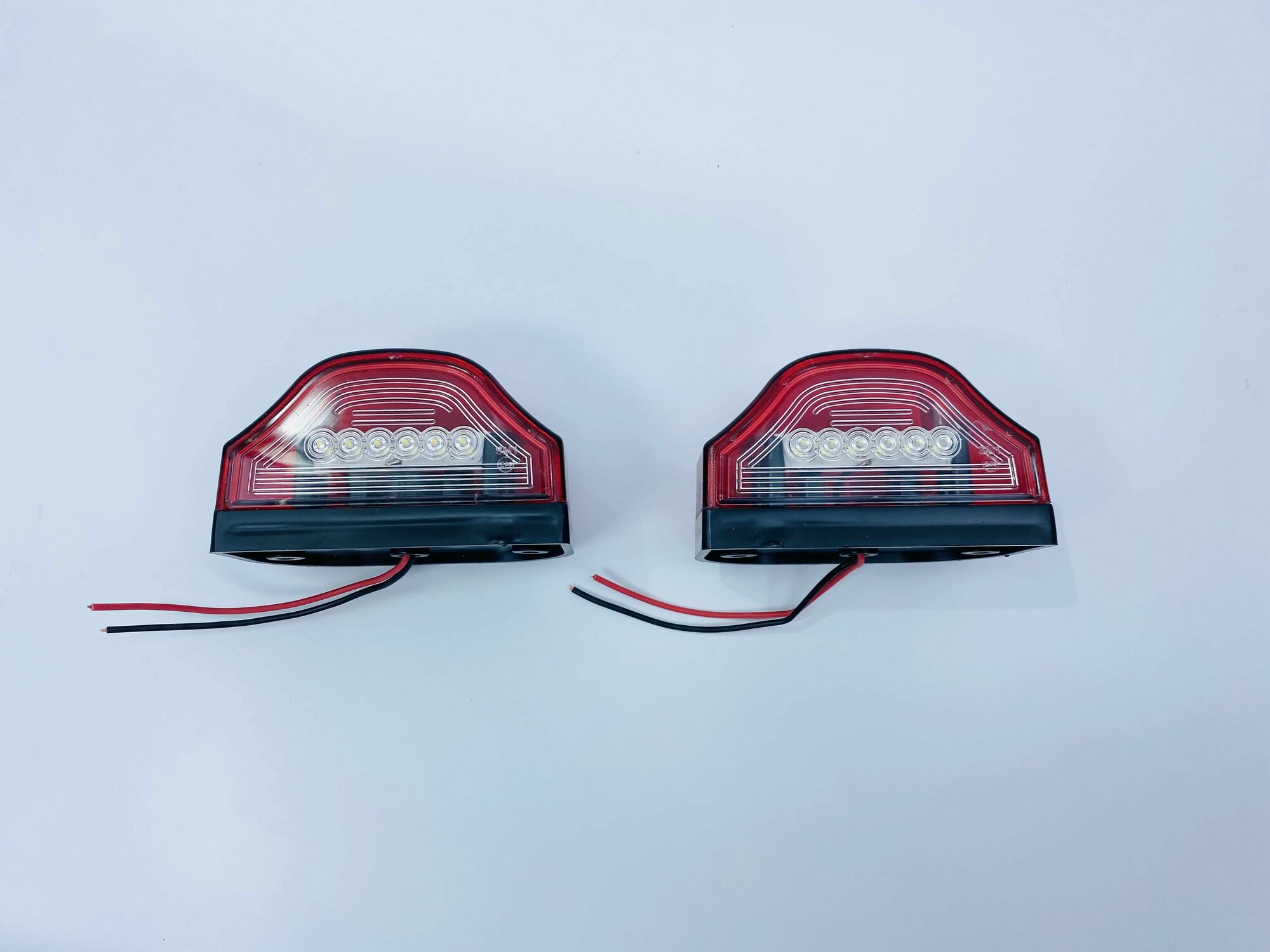 Светодиодная LED подсветка номера в красном корпусе (Турция), 100х52х60мм, 12-24В, 6LED, комплект 2шт — фото 2