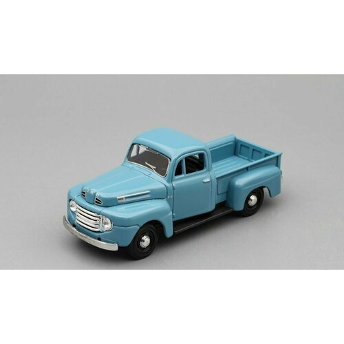 масштабная модель datsun 260z 2 2 metallic light blue Масштабная модель FORD F1 Pickup (1948), light blue