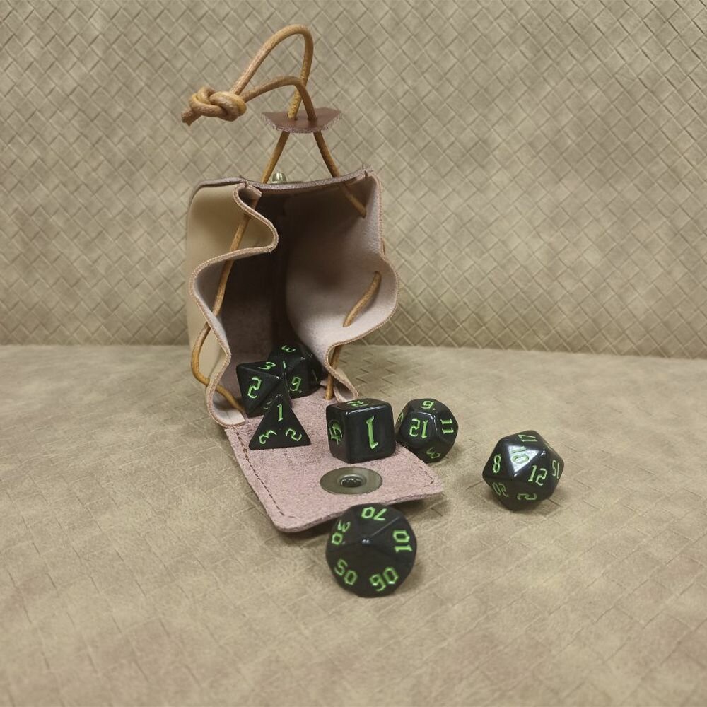 Комплект игральных костей в сумочке (коричневый)