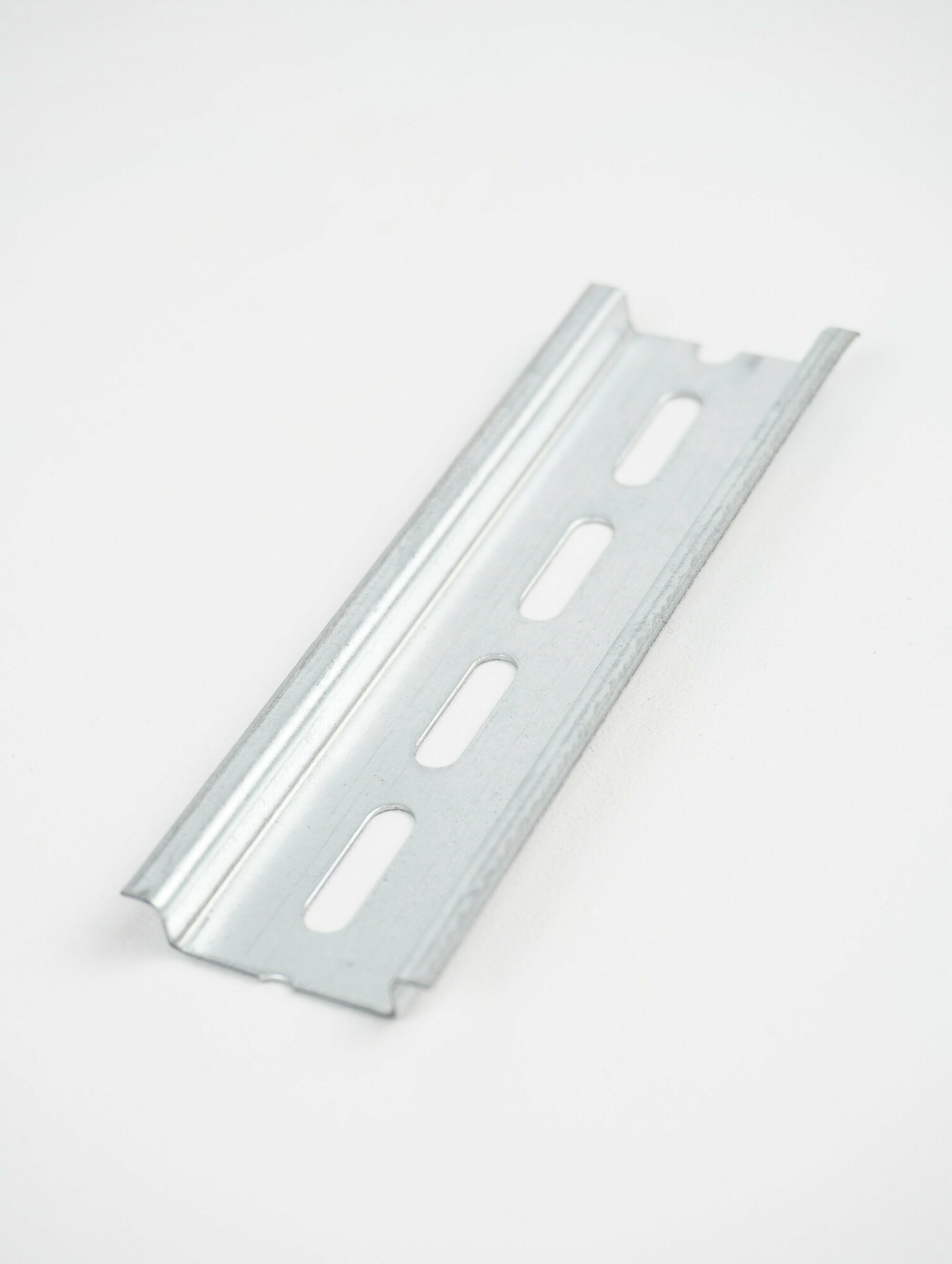 фото DIN-рейка (11см) оцинкованная TDM