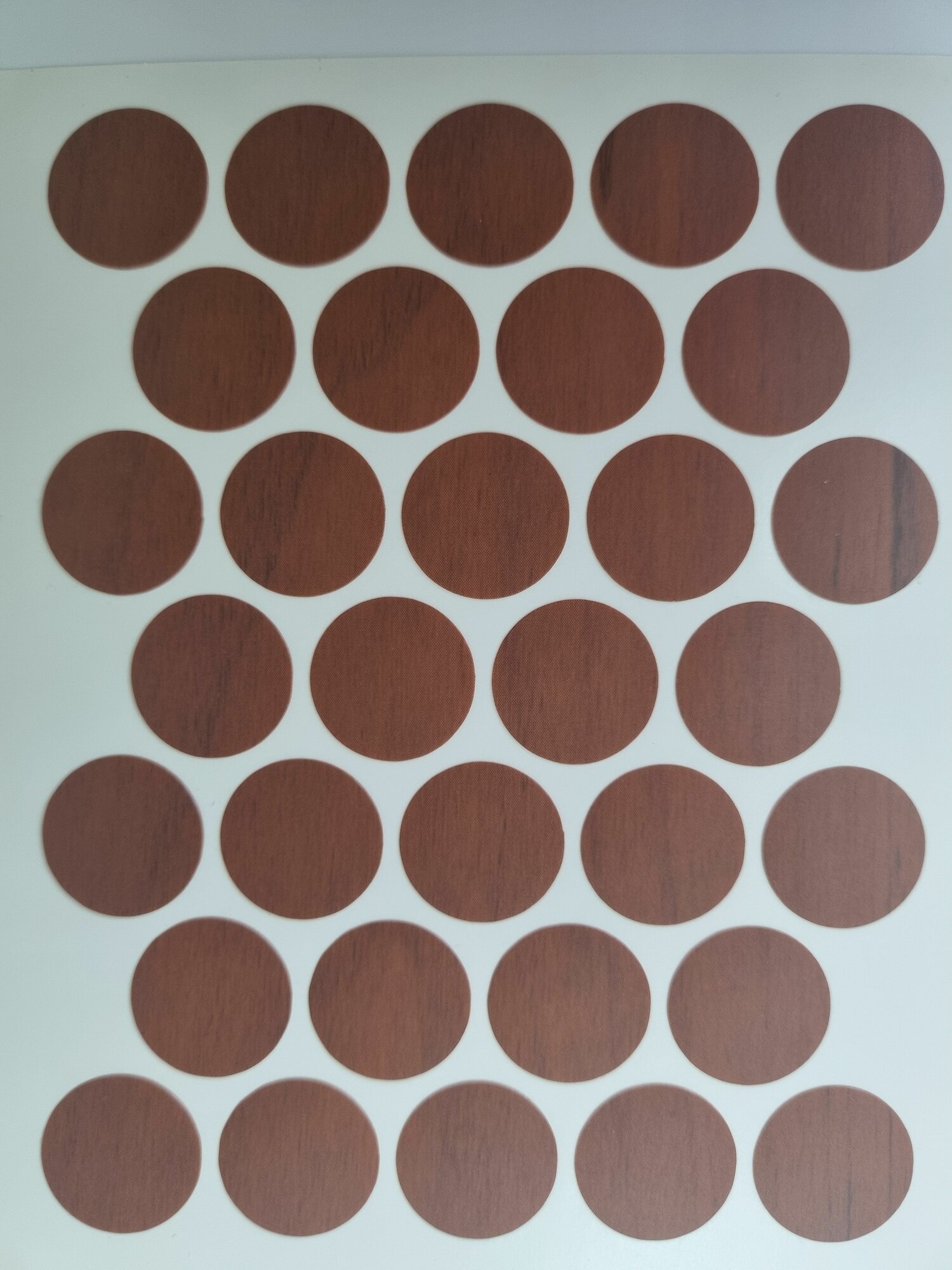 Изображение Заглушка самоклеющаяся декоративная для мебели, цвет Орех красный(9) 18мм, Pacific