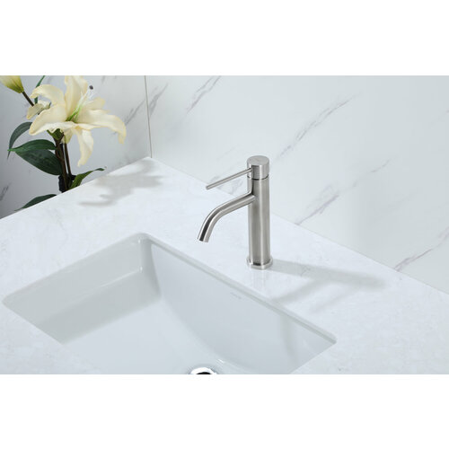 серебристый