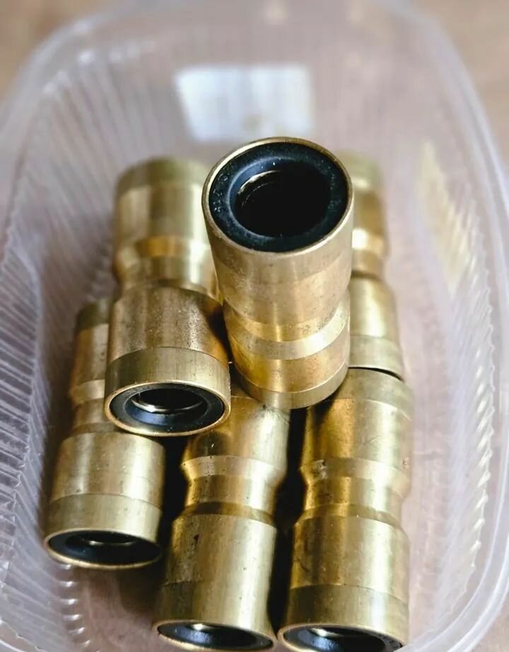 фото Фитинг соединитель прямой с уплотнителем 15x15 Camozzi 958015C