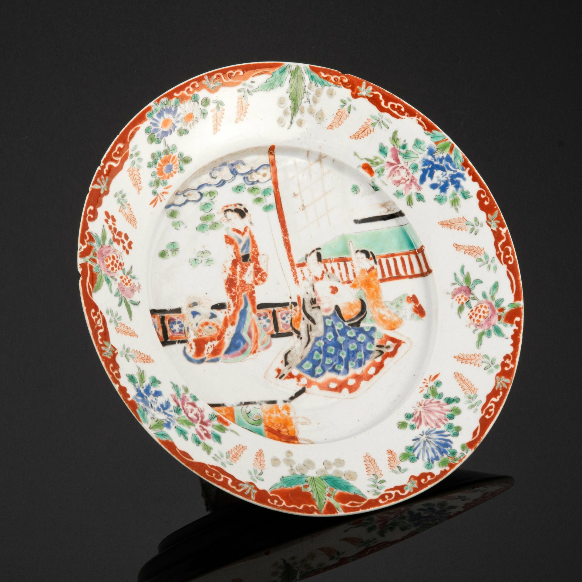 Тарелка обеденная "Отдых в саду" фарфор роспись Китай 1900-1920 гг.