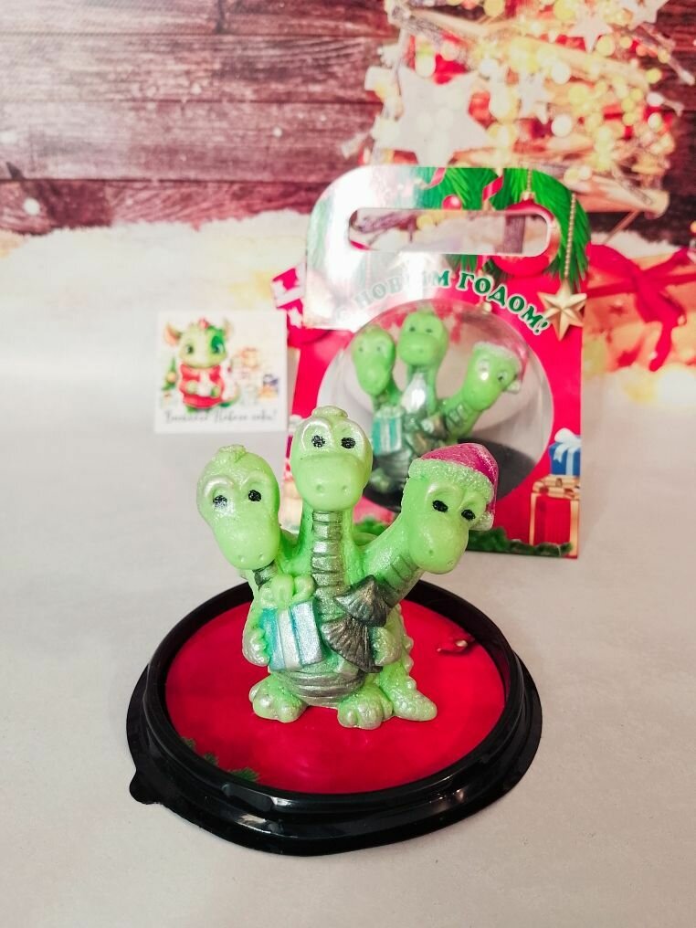Фигурка из мыла "Дракоша Змей Горыныч" в цвете зеленый с перламутром в подарок на Новый год и Рождество 2024, ручная работа