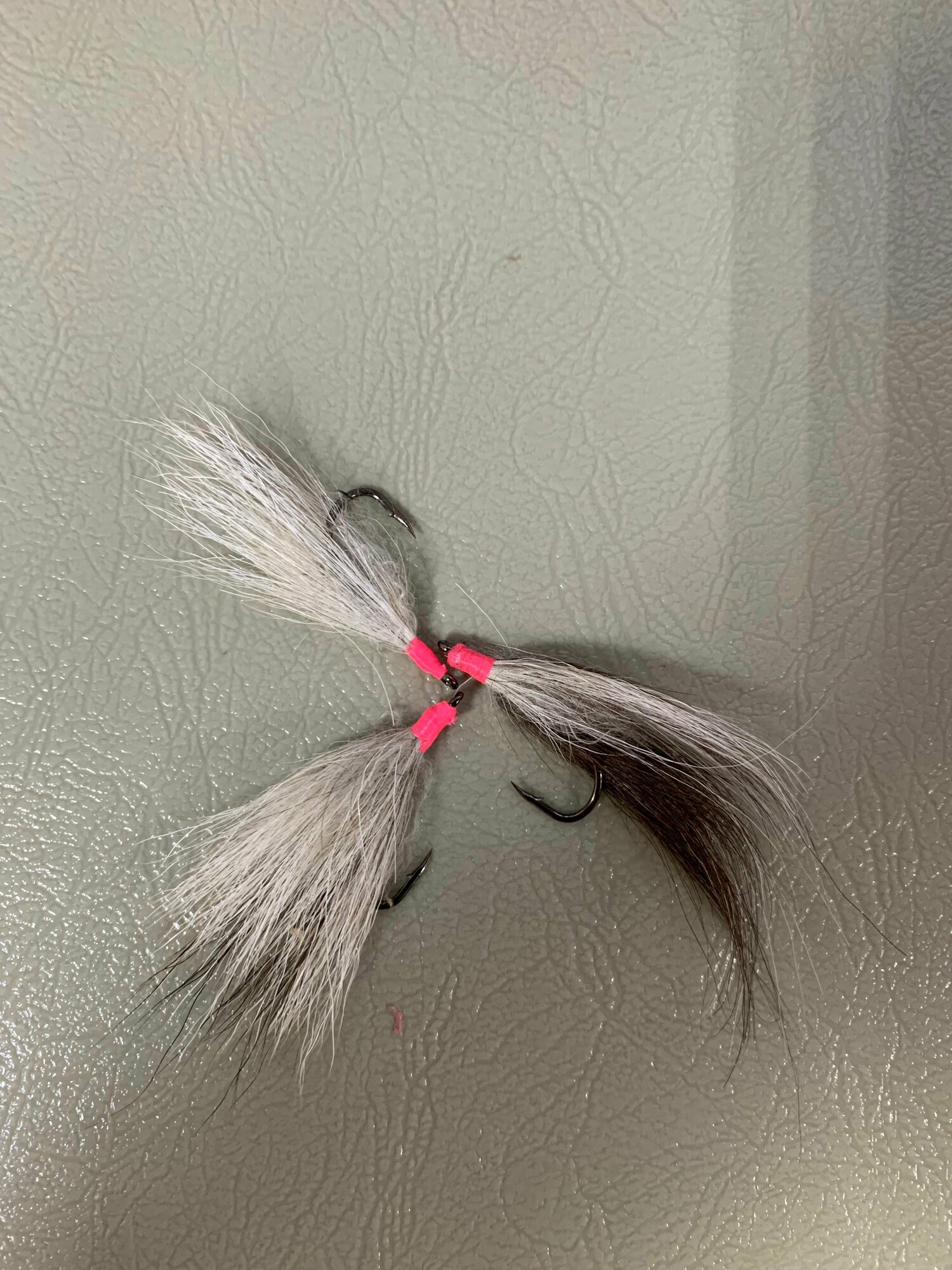 Мушка из натуральной козы на одинарном крючке 3 шт.