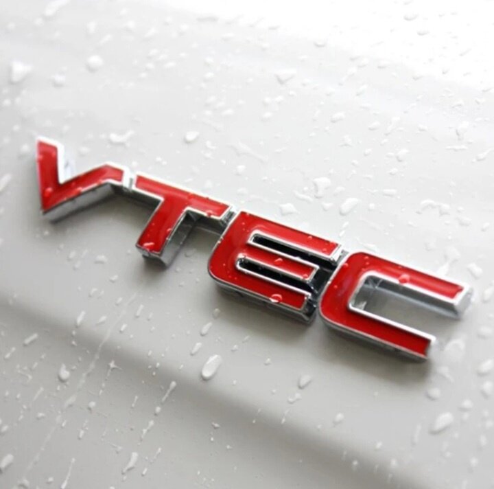 Шильдик VTEC металлический самоклеющийся для авто (значок, эмблема, логотип) красно-серебристый