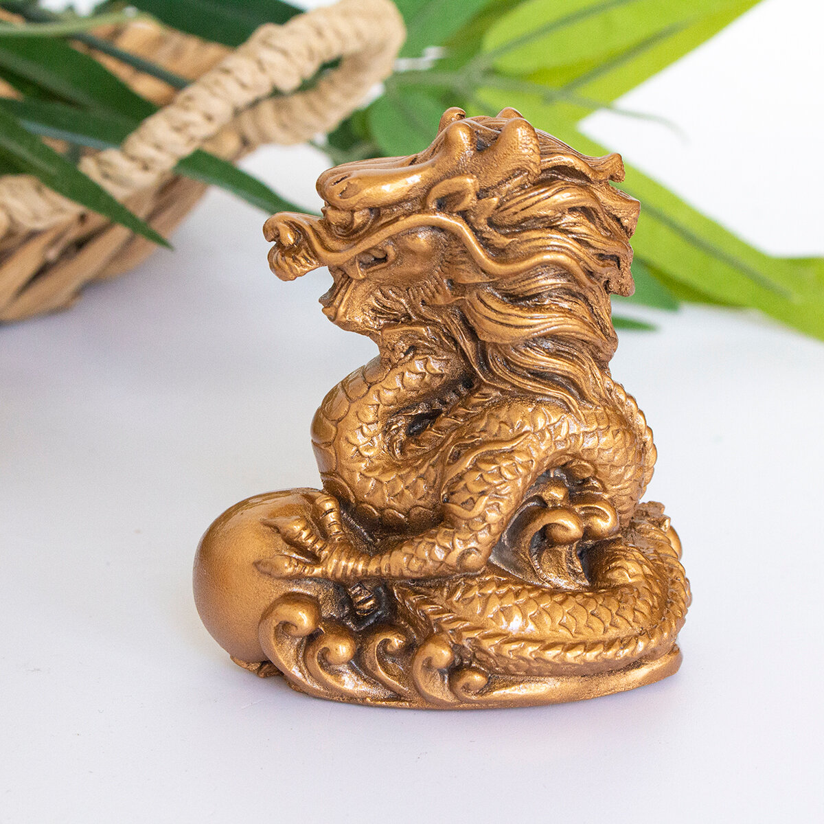 Статуэтка для интерьера Дракон с жемчужиной 8х5 см — фото 1