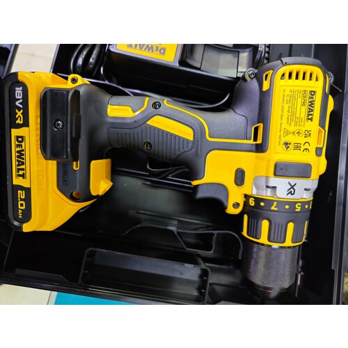 Аккумуляторная дрель-шуроповерт DeWalt DCD790 3272900₽