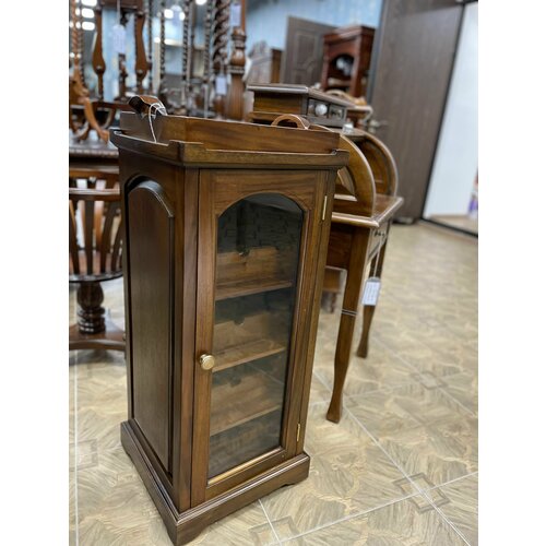 Винный шкаф с подносом BWS 73 Индонезия из массива красного дерева 94х38х38см