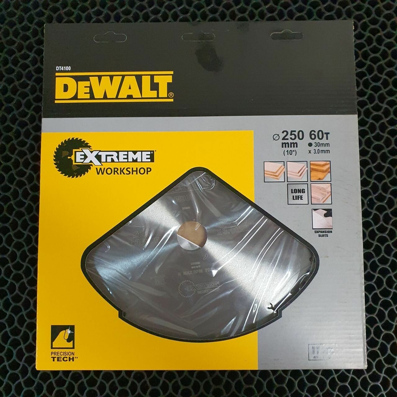 Диск пильный для резки дерева DeWalt 250x30 60T Extreme Workshop