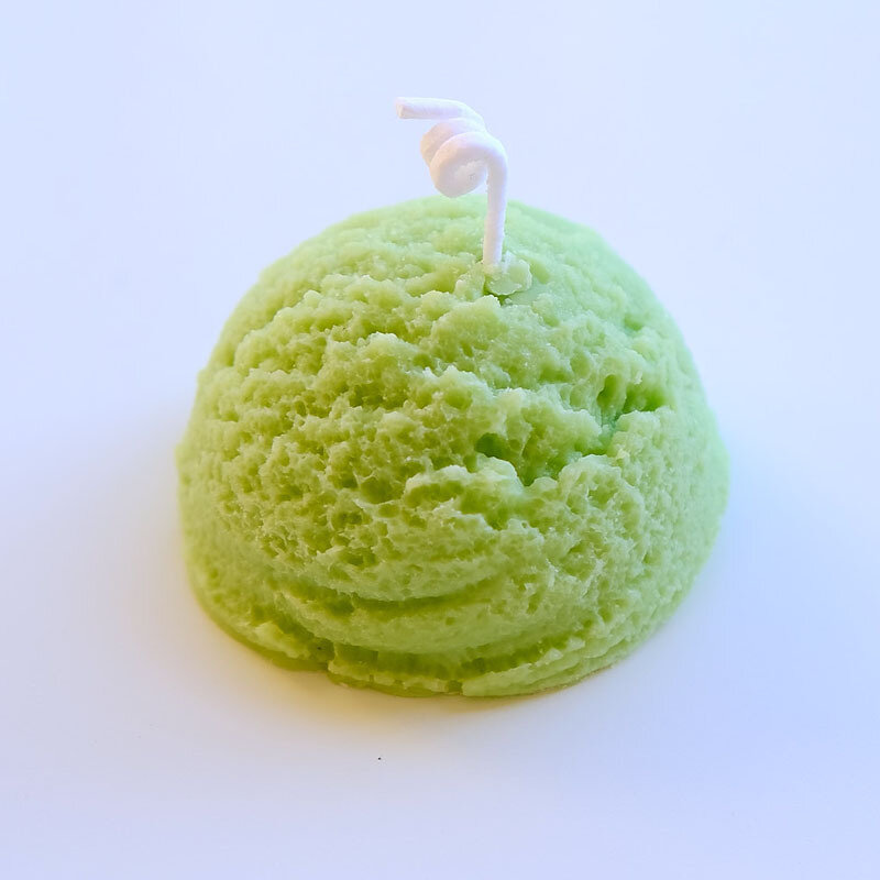 Ароматная свеча "Мороженое" от бренда MA, зеленая