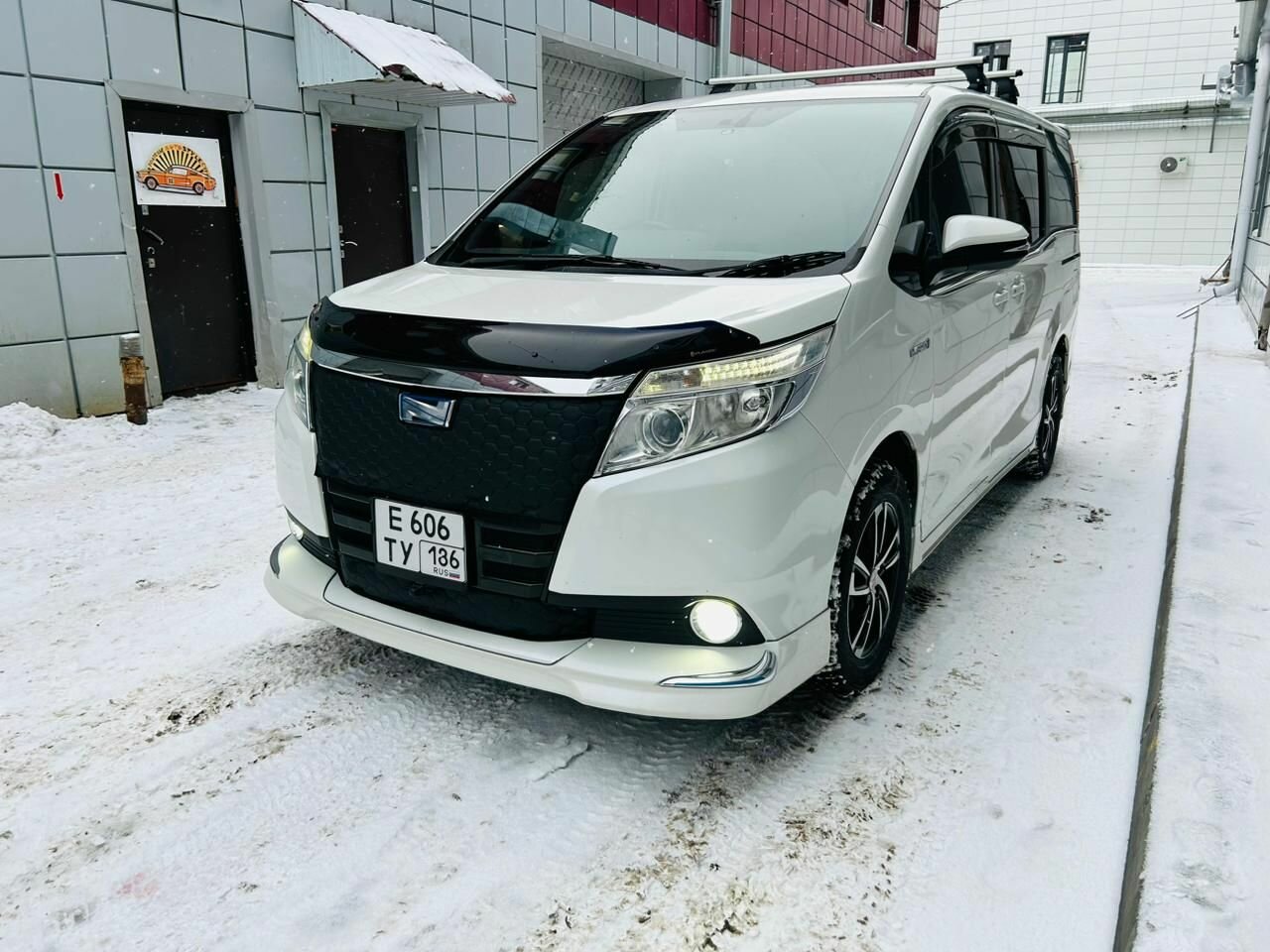 Утеплитель радиатора и бампера Toyota Noah 2014 -2017 III