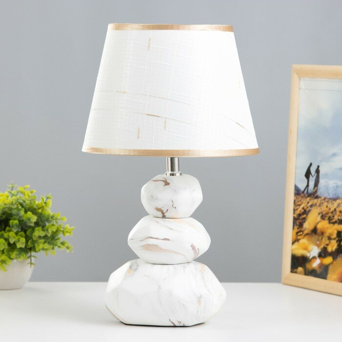 фото Настольная лампа "Андри" E14 40Вт белый-золото 23х23х39 см