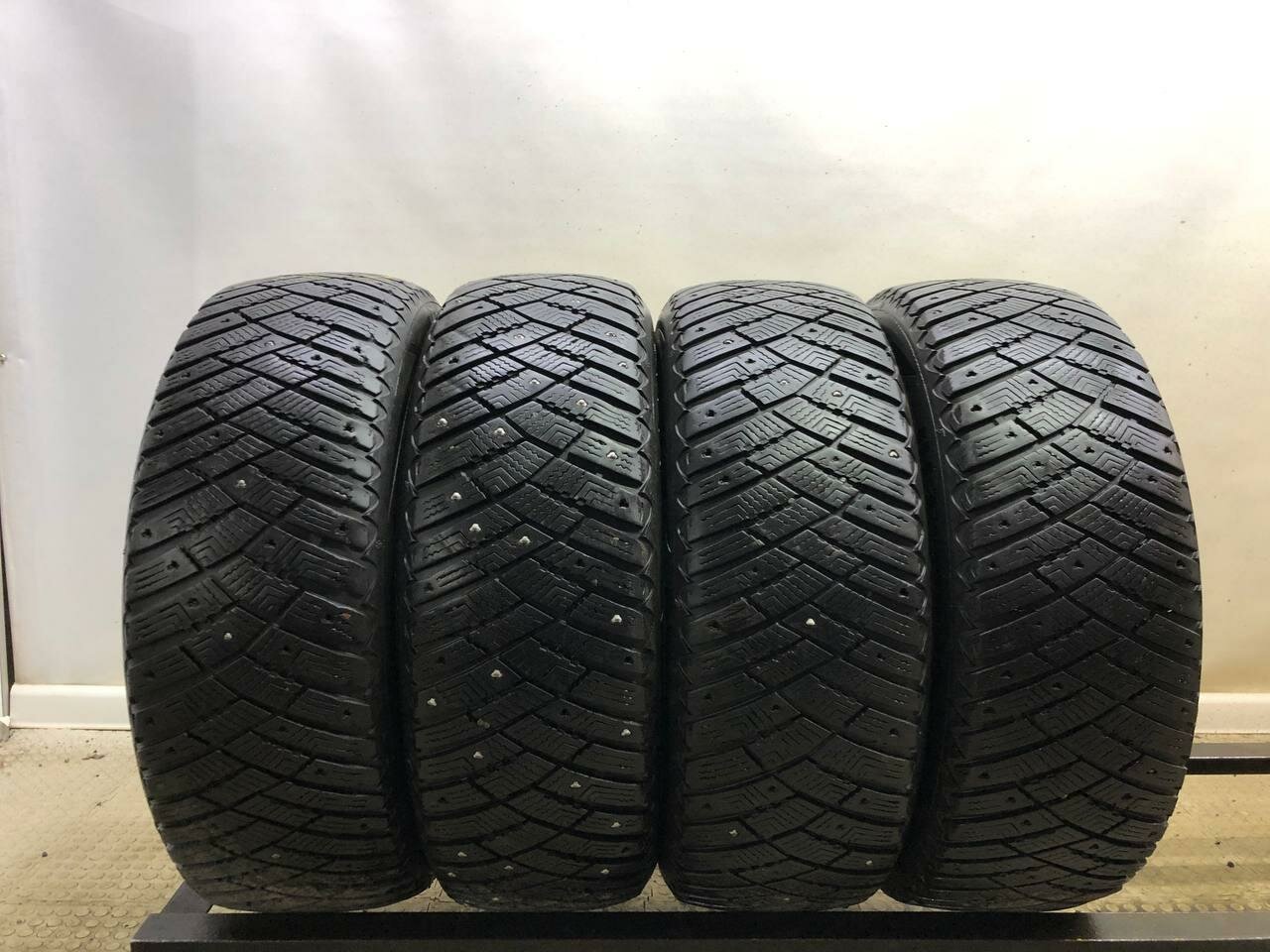 Goodyear UltraGrip Ice Arctic 195/60 R15 БУ Шины Зимние