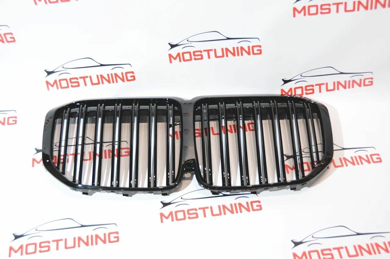 Решетка радиатора на BMW X7 G07 в стиле Performance (черный глянец)