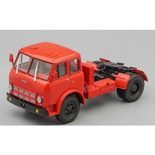 Масштабная модель грузовика коллекционная Минский 504А седельный тягач, красный коллекционная масштабная модель минский 500а тз 7 5 огнеопасно 1 43