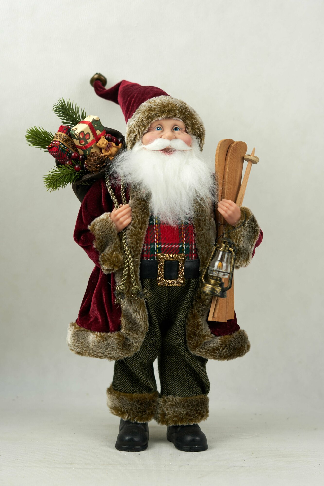 Фигурка декоративная Дед Мороз Старые сказки (красный) 46 см,