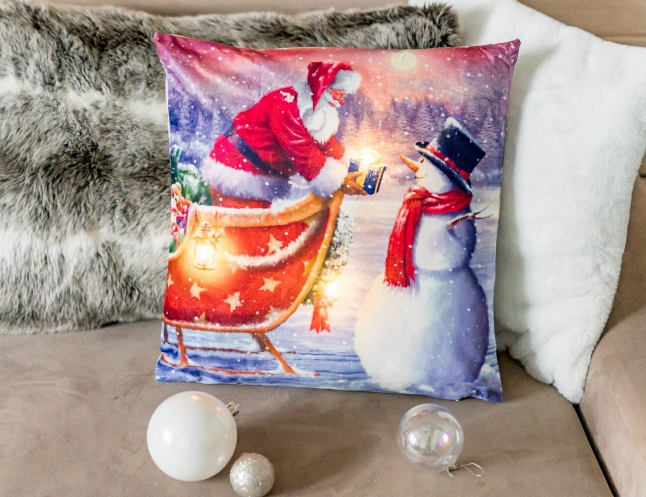 Светящаяся подушка подарок снеговику, 4 тёплых белых LED-огня, 45х45 см, батарейки, Peha Magic CU-10395