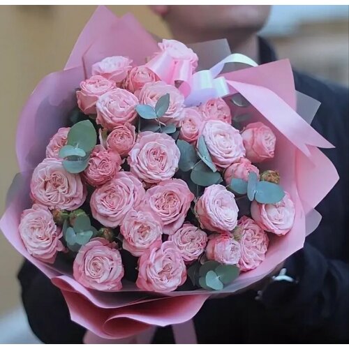 7 пионовидных кустовых роз мадам бомбастик с эвкалиптом. Букет 83 Kimbirly Flowers
