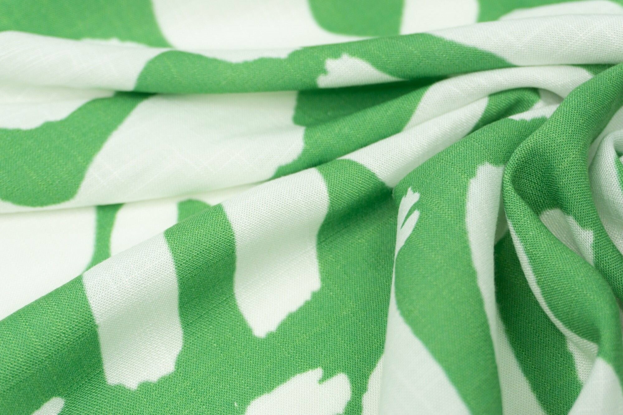 Ткань Вискоза со льном зелено-белая. Ткань для шитья