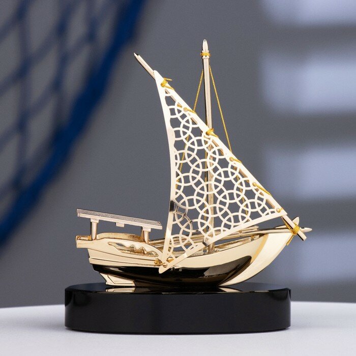 Сувенирная модель корабля металлическая «Парусник», золотистый, 11 см