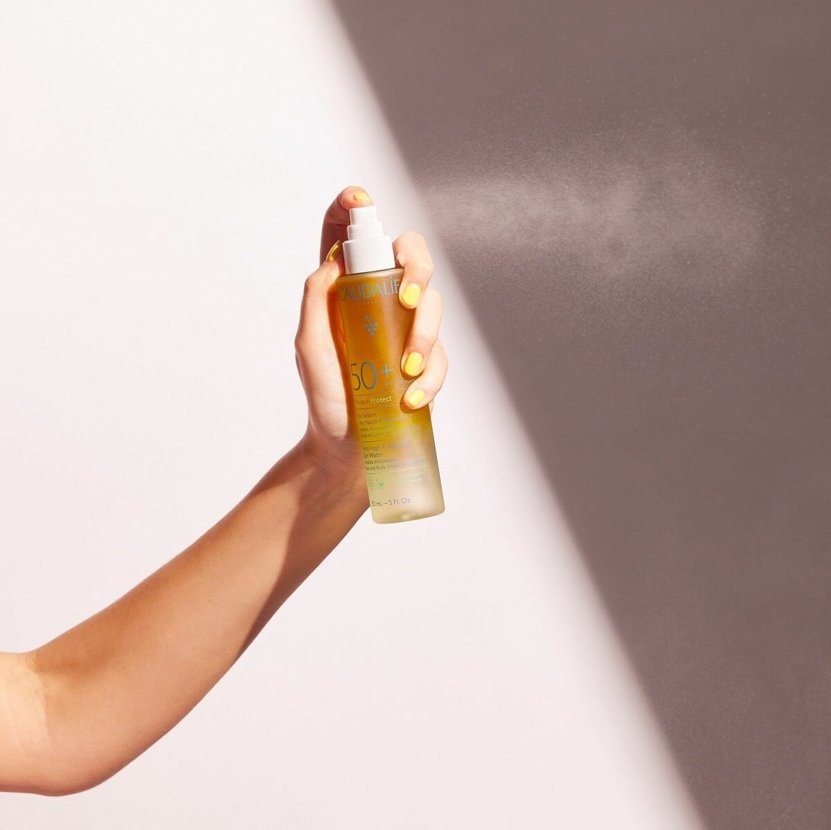 Картинки CAUDALIE Vinosun Солнцезащитная вода-спрей SPF 50+, 150 мл