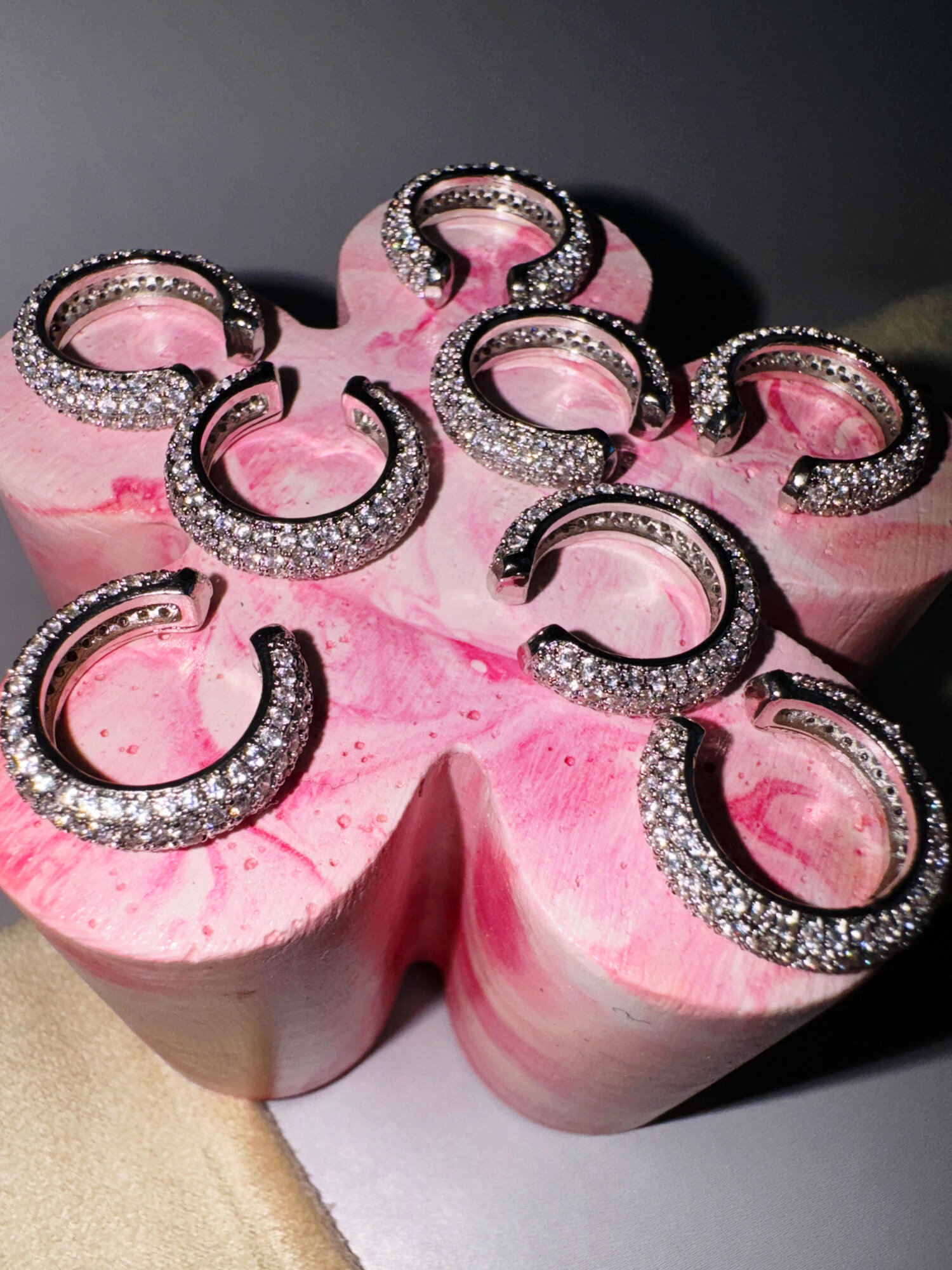 Серьги каффы ALLUMER, циркон, белый — фото 1