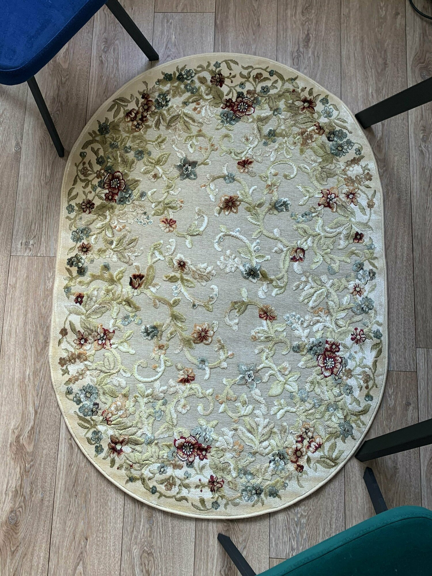 фото Бельгийский овальный коврик прикроватный Genova 38027 0.65 на 1.1 м. с рельефным ворсом из вискозы, светло-бежевый