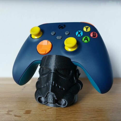 Держатель джойстика PS5, Xbox One, Xbox Series X/S - Star Wars Stormtrooper (Звездные войны Штурмовик) держатель джойстика ps5 xbox one xbox series x s star wars stormtrooper звездные войны штурмовик