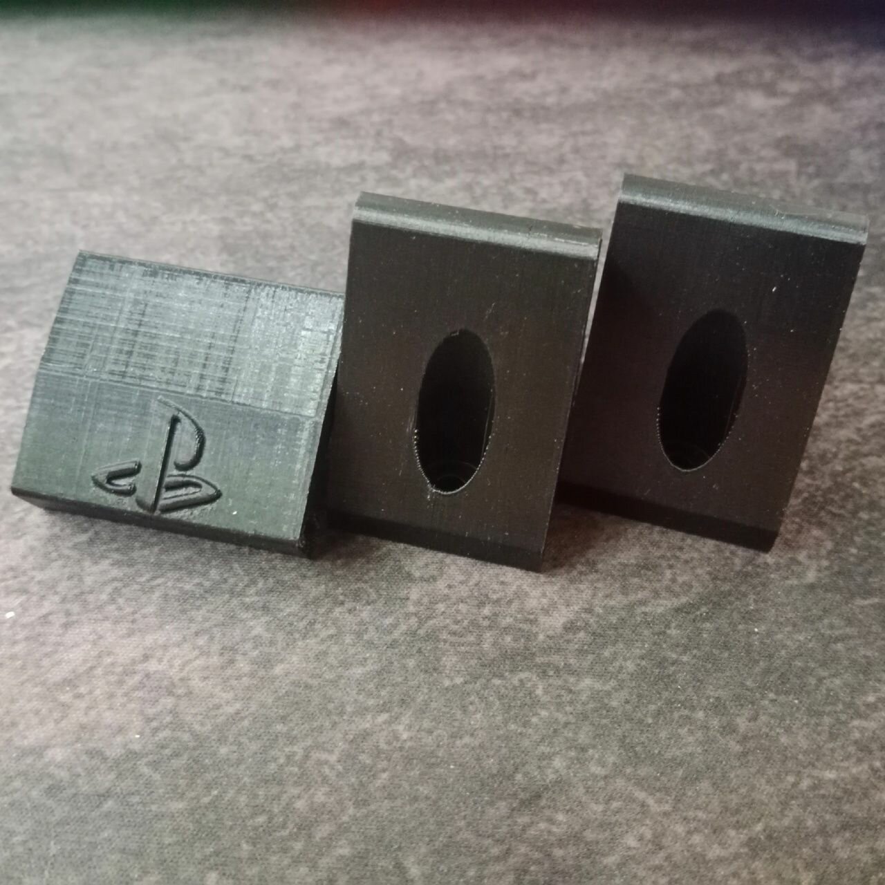 Кронштейны для PS4 SLIM на стену с дюбелями
