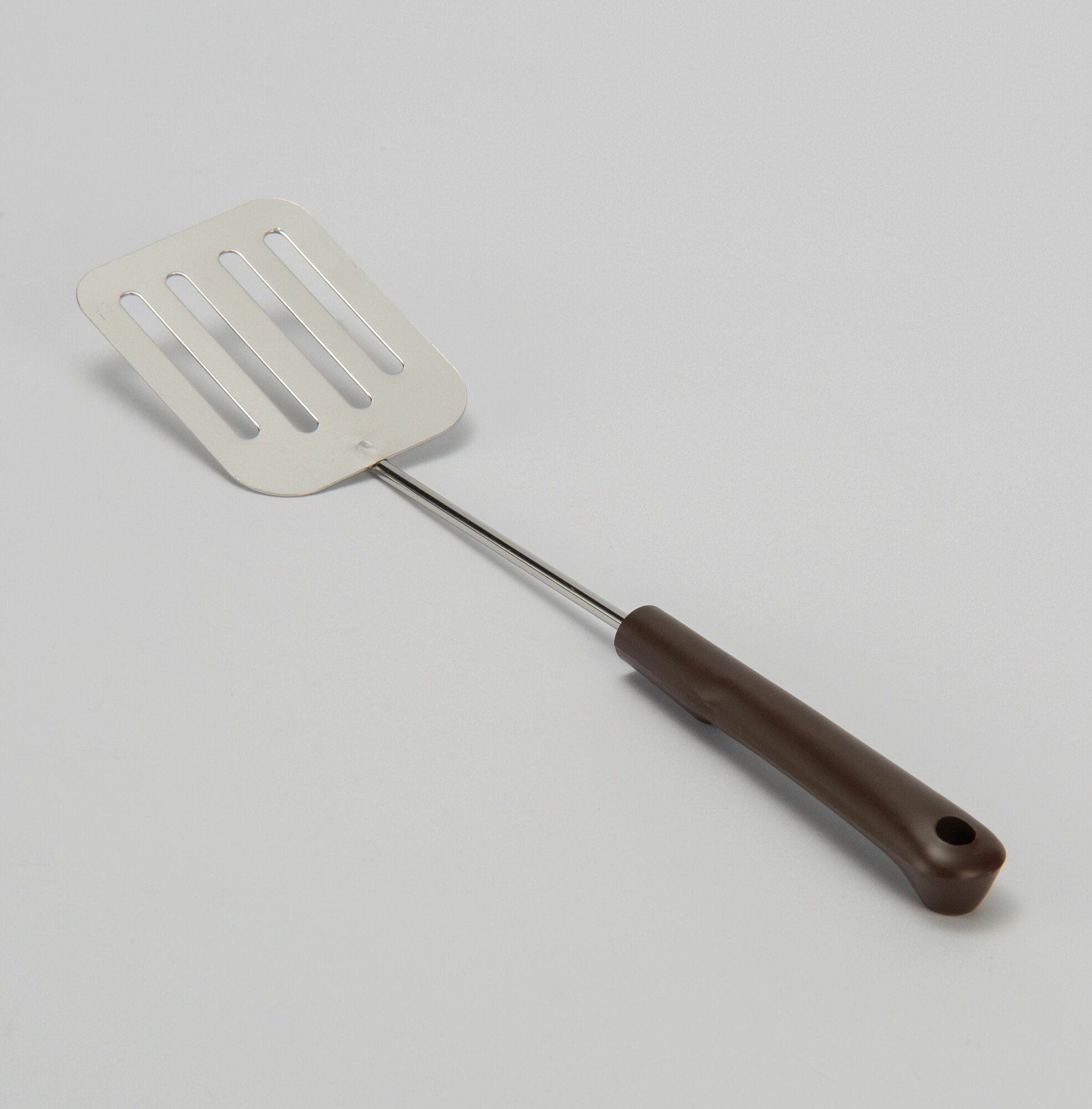 Лопатка кулинарная металлическая с пластиковой ручкой