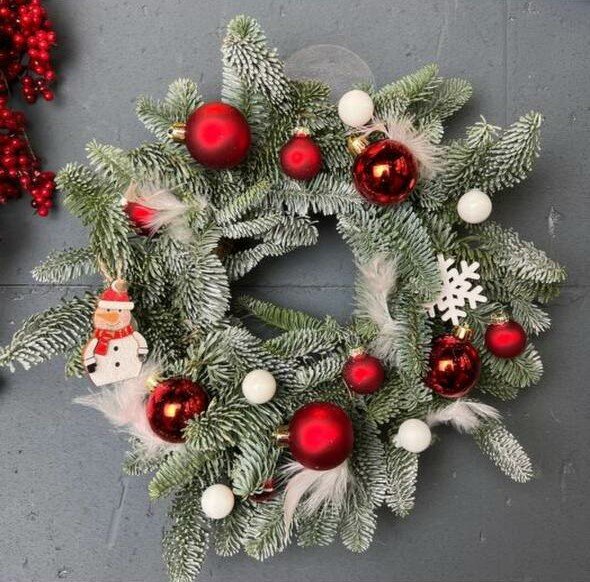 Рождественский венок 25 см на входную дверь из натуральной датской ели нобилис украшение интерьера