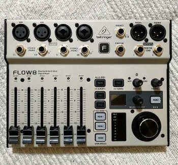 BEHRINGER FLOW 8 - цифровой микшерный пульт, 4 TRS входа, 2 XLR входа, USB порт