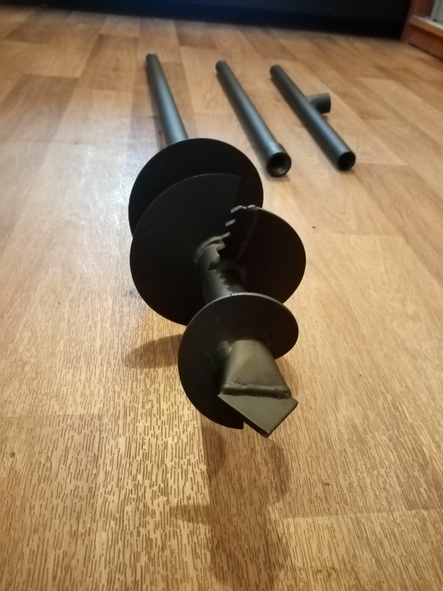 Бур садовый 3х шнековый D-100мм*15 метра Т-образная рукоятка металлический черный