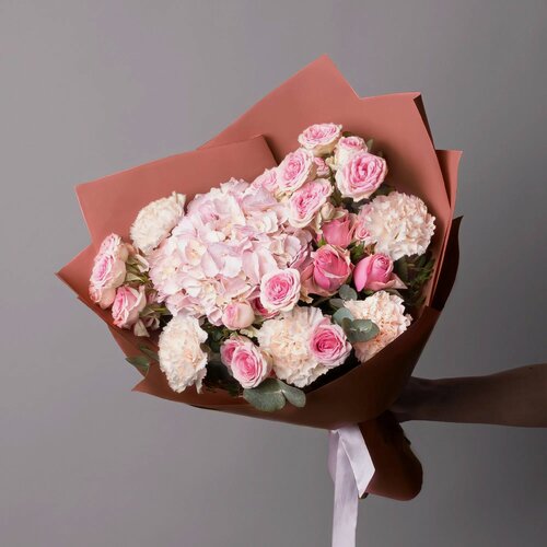 Изображение товара Букет цветов Элегантная роскошь М в коробке и аквабоксе от "Простоцветы"