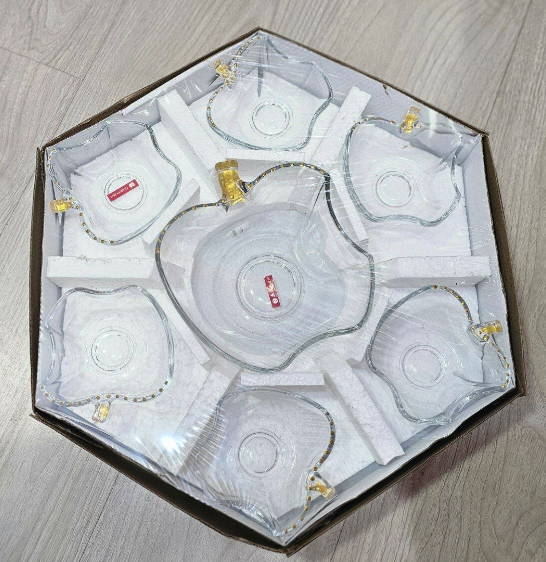 Фарфоровая тарелка