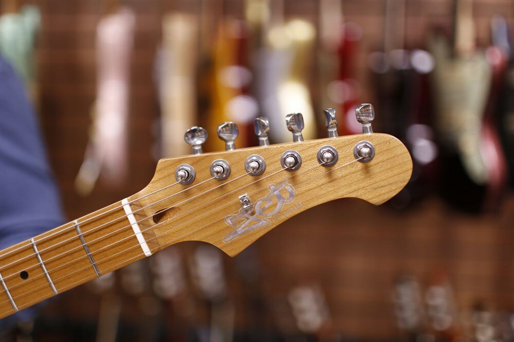 JET JS-400 - электрогитара Stratocaster