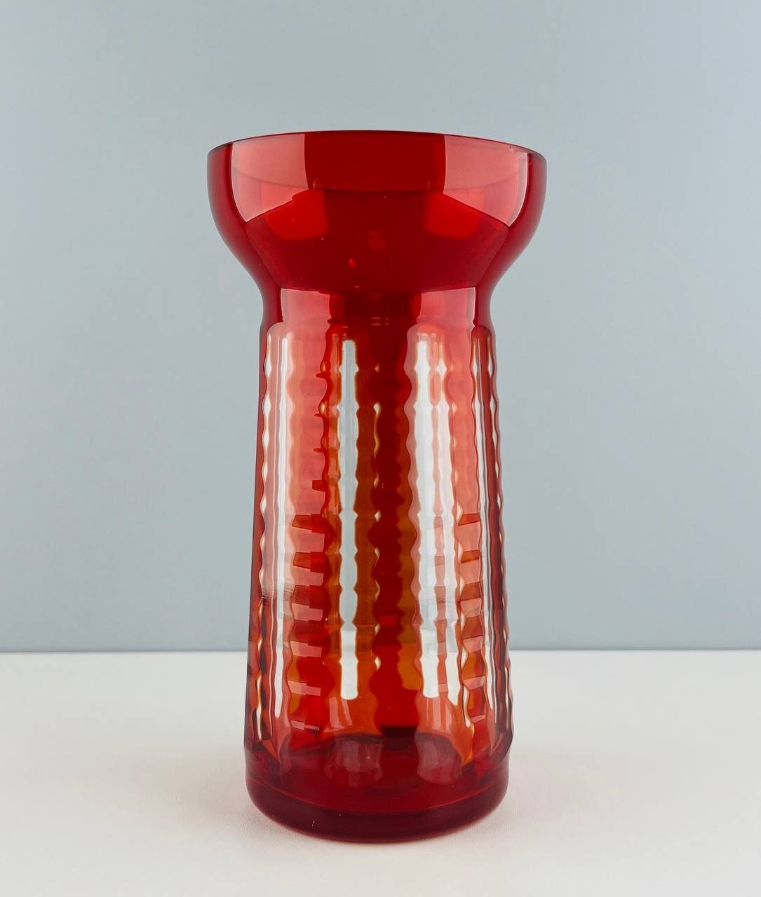 фото Винтажная ваза "Красный бриз". Стекло Неман. СССР, 1980-е.