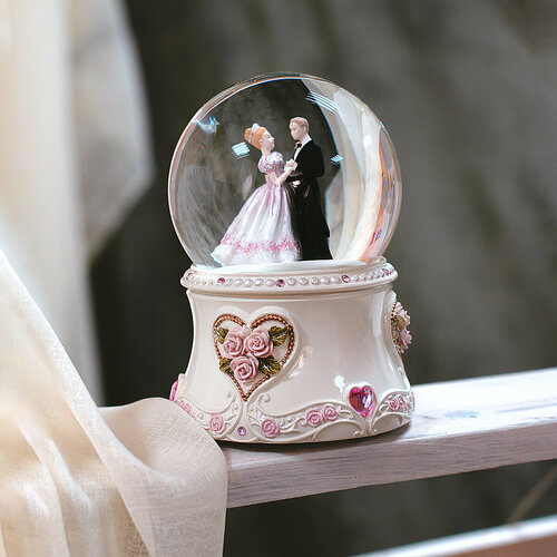 Музыкальная шкатулка Свадебная пара в стеклянном шаре 7256₽