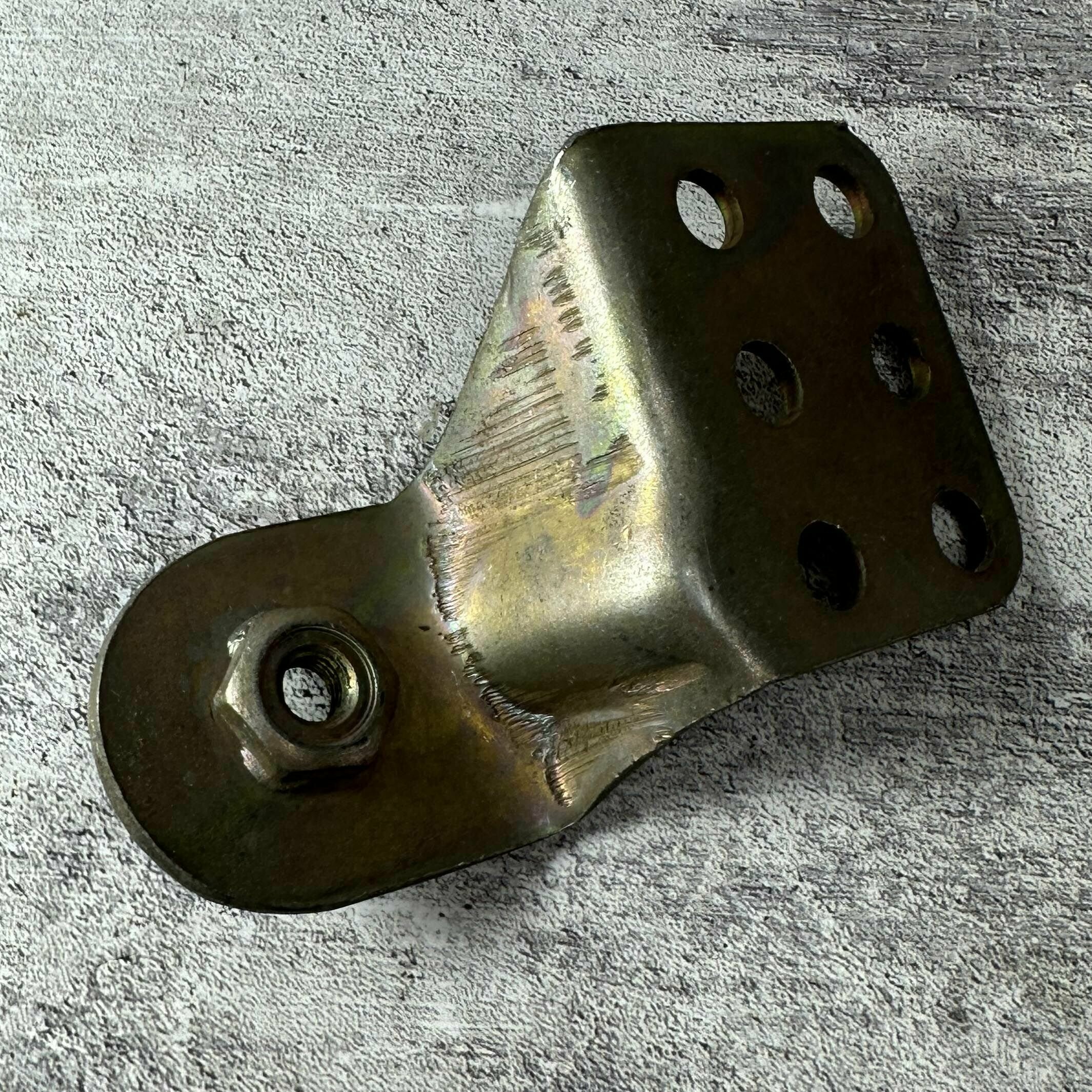 фото Кронштейн переднего бампера Волга ГАЗ-31029 левый