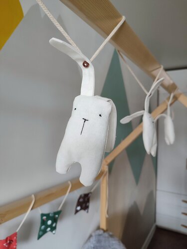 Изображение товара Гирлянда "БруБру Зайцы" изо льна для интерьера детской комнаты