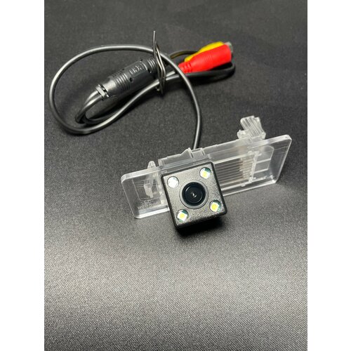 Камера заднего вида VW Polo V4D09-15 Jetta VI10-15 Caddy IVV15 Passat B7B811 Tiguan II 16 Touareg II 10-18 Touran IIIII 10 115000₽