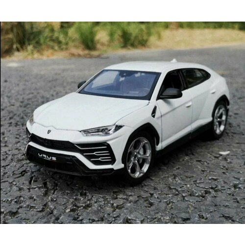 Коллекционная инерционная модель Lamborghini Urus 1:24 белый (металл, свет, звук)