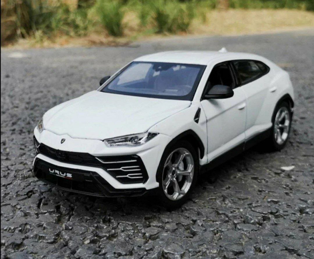 Коллекционная инерционная модель Lamborghini Urus 1:24 белый (металл, свет, звук)