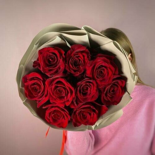 Букет из 9 красных роз эксплорер на свидание. Букет 56 Scandi Flora