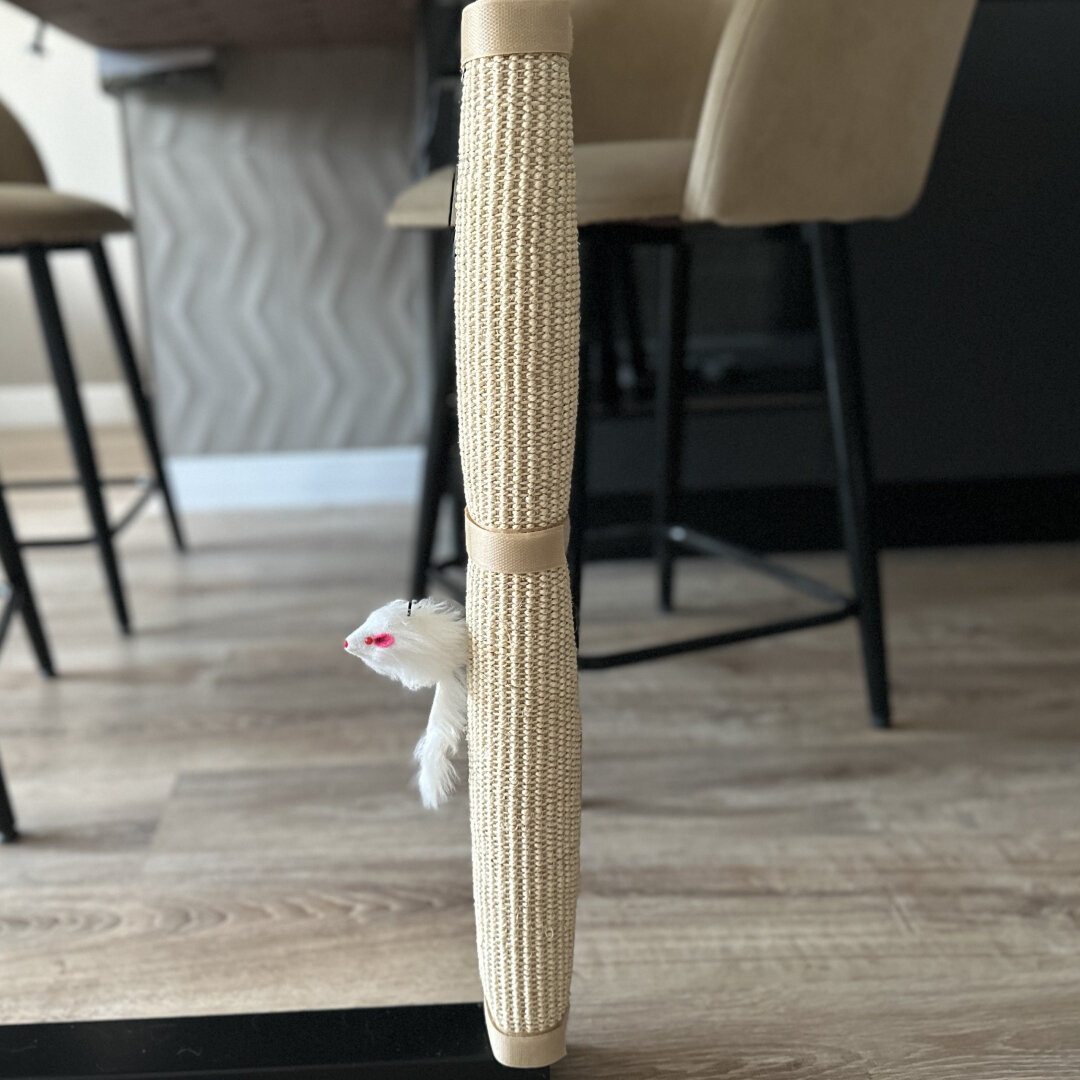 Когтеточка на ножку стола для кошек с игрушкой - фотография № 9